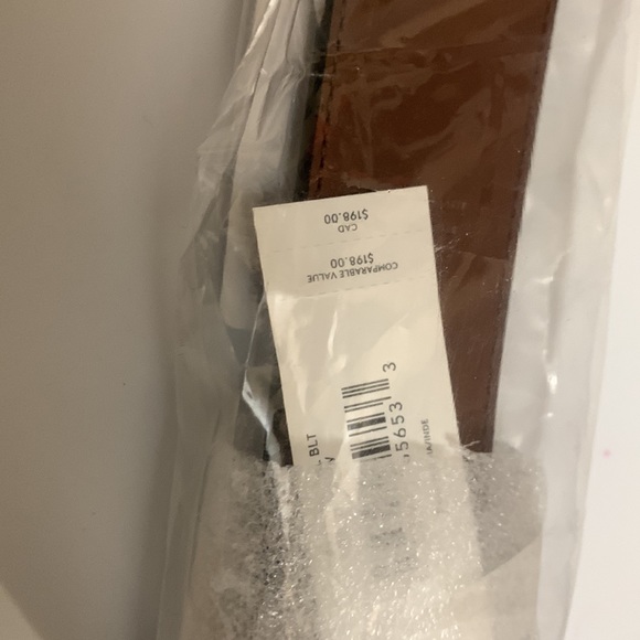 Signature Buckle Reversible Belt, 38 Mm PRICE FIRM - Picture 5 of 5